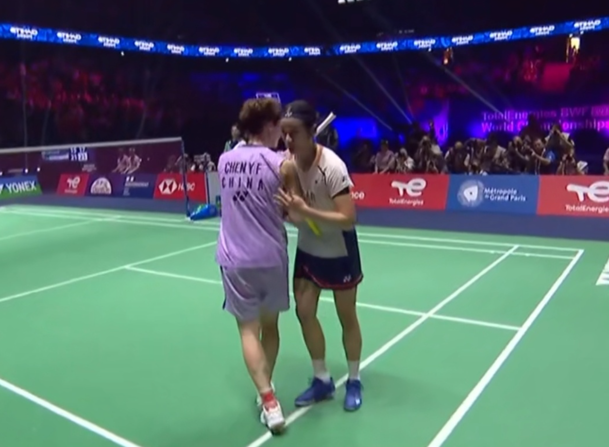 陈雨菲横扫安洗莹！赛后瘫倒在地并一瘸一拐，决赛复仇冲大满贯！
